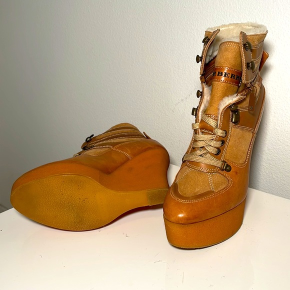 Burberry boots - Picture 2 of 2